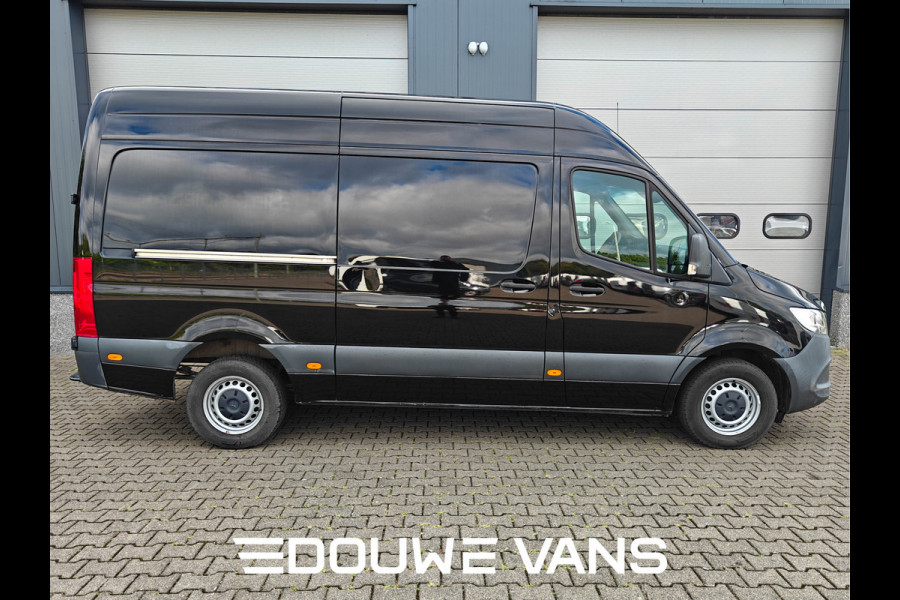 Mercedes-Benz Sprinter 316 L2H2 Zwart MBUX Trekhaak 3500kg 163pk Airco BPM Vrij Mercedes-Benz Sprinter 316 L2H2 Zwart MBUX Trekhaak 3500kg 163pk Airco BPM Vrij