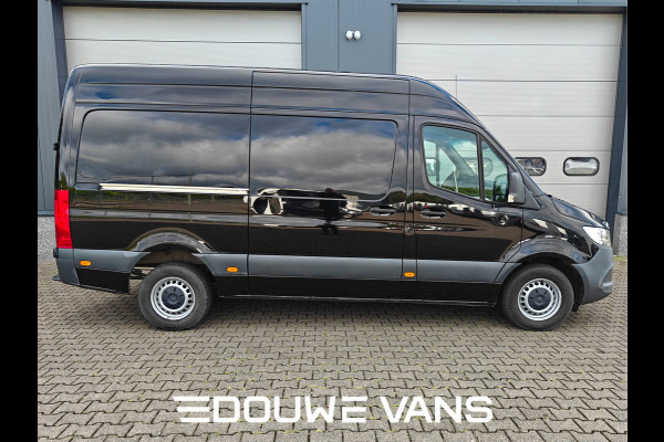 Mercedes-Benz Sprinter 316 L2H2 Zwart MBUX Trekhaak 3500kg 163pk Airco BPM Vrij Mercedes-Benz Sprinter 316 L2H2 Zwart MBUX Trekhaak 3500kg 163pk Airco BPM Vrij