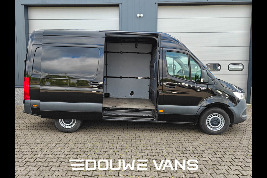 Mercedes-Benz Sprinter 316 L2H2 Zwart MBUX Trekhaak 3500kg 163pk Airco BPM Vrij Mercedes-Benz Sprinter 316 L2H2 Zwart MBUX Trekhaak 3500kg 163pk Airco BPM Vrij