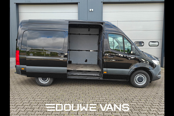 Mercedes-Benz Sprinter 316 L2H2 Zwart MBUX Trekhaak 3500kg 163pk Airco BPM Vrij Mercedes-Benz Sprinter 316 L2H2 Zwart MBUX Trekhaak 3500kg 163pk Airco BPM Vrij