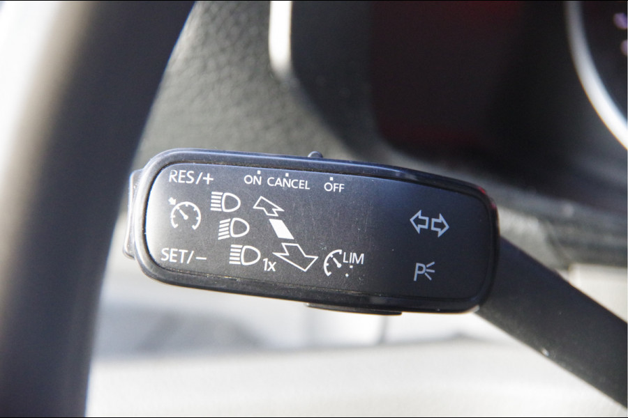 Volkswagen Crafter 35 2.0 TDI L3H3 177PK AUT. LEDER, VANSTEP TREKHAAK, ZONNEKLEP, CAMERA, NAVI, CARPLAY, CRUISE, AIRCO