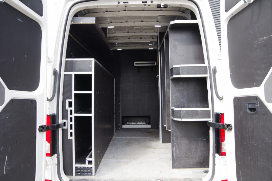 Volkswagen Crafter 35 2.0 TDI L3H3 177PK AUT. LEDER, VANSTEP TREKHAAK, ZONNEKLEP, CAMERA, NAVI, CARPLAY, CRUISE, AIRCO