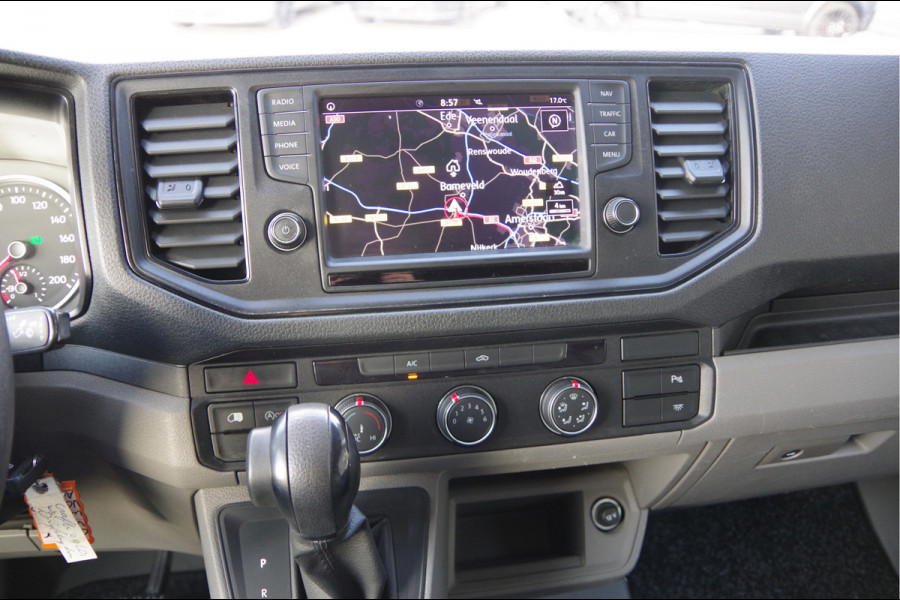 Volkswagen Crafter 35 2.0 TDI L3H3 177PK AUT. LEDER, VANSTEP TREKHAAK, ZONNEKLEP, CAMERA, NAVI, CARPLAY, CRUISE, AIRCO
