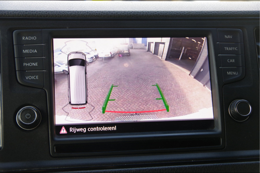 Volkswagen Crafter 35 2.0 TDI L3H3 177PK AUT. LEDER, VANSTEP TREKHAAK, ZONNEKLEP, CAMERA, NAVI, CARPLAY, CRUISE, AIRCO