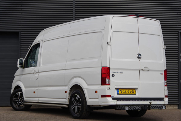 Volkswagen Crafter 35 2.0 TDI L3H3 177PK AUT. LEDER, VANSTEP TREKHAAK, ZONNEKLEP, CAMERA, NAVI, CARPLAY, CRUISE, AIRCO