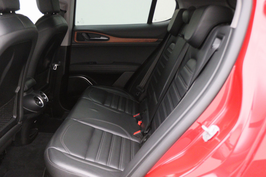 Alfa Romeo Stelvio 2.0 T AWD First Edition Climate, Camera, Elektrische Stoelen, Bluetooth, Navigatie, DAB, 20''