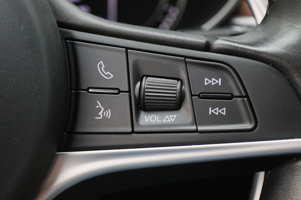 Alfa Romeo Stelvio 2.0 T AWD First Edition Climate, Camera, Elektrische Stoelen, Bluetooth, Navigatie, DAB, 20''