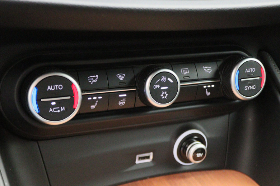Alfa Romeo Stelvio 2.0 T AWD First Edition Climate, Camera, Elektrische Stoelen, Bluetooth, Navigatie, DAB, 20''