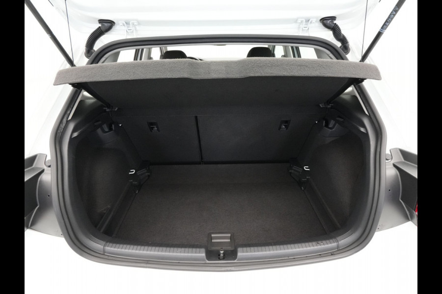 Volkswagen Polo 1.0 TSI 95pk DSG Life Face lift Navi via App Trekhaak Pdc Acc 77