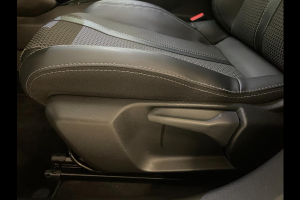 Peugeot 208 1.2 PureTech GT Pack AIRCO NAVI CRUISE BLUETOOTH LED PARELMOER PRIVACYGLAS ZEER NETTE AUTO