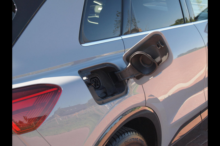 Audi Q4 e-tron 35 Launch edition S Competition 55 kWh | Camera | Apple Carplay | Cruise Control | Head-up display |