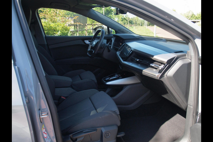 Audi Q4 e-tron 35 Launch edition S Competition 55 kWh | Camera | Apple Carplay | Cruise Control | Head-up display |