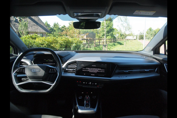 Audi Q4 e-tron 35 Launch edition S Competition 55 kWh | Camera | Apple Carplay | Cruise Control | Head-up display |