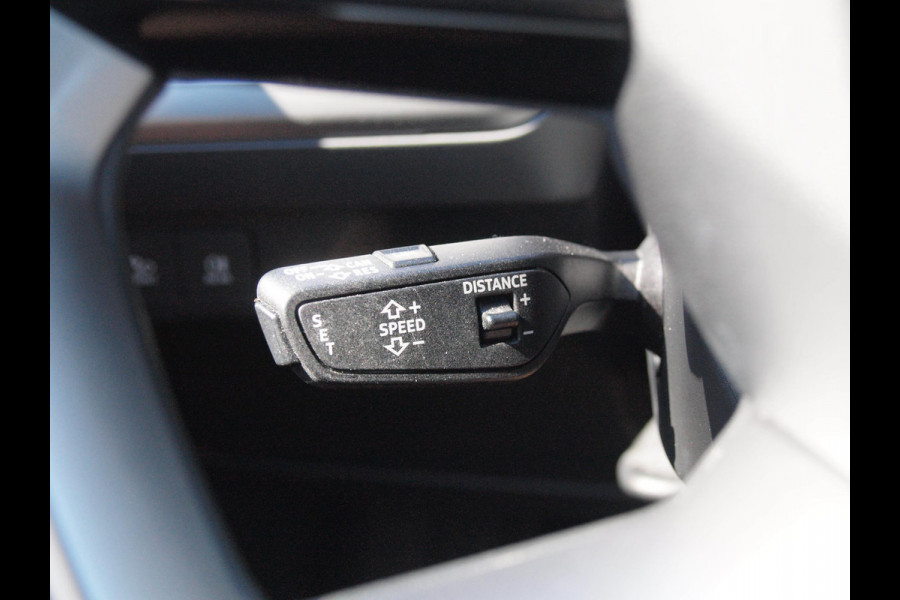 Audi Q4 e-tron 35 Launch edition S Competition 55 kWh | Camera | Apple Carplay | Cruise Control | Head-up display |
