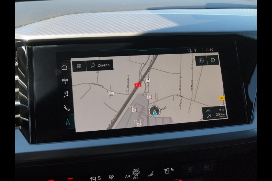 Audi Q4 e-tron 35 Launch edition S Competition 55 kWh | Camera | Apple Carplay | Cruise Control | Head-up display |