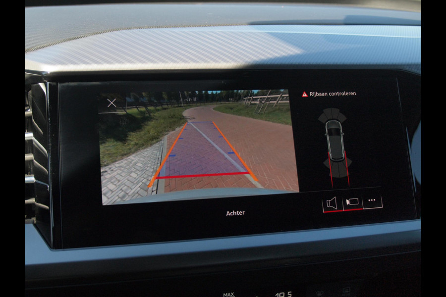 Audi Q4 e-tron 35 Launch edition S Competition 55 kWh | Camera | Apple Carplay | Cruise Control | Head-up display |