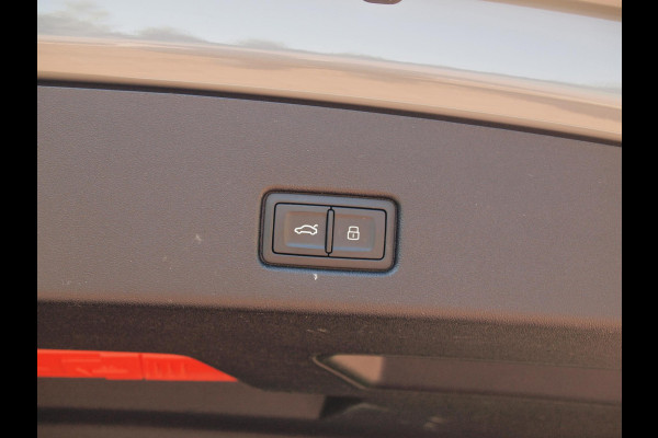 Audi Q4 e-tron 35 Launch edition S Competition 55 kWh | Camera | Apple Carplay | Cruise Control | Head-up display |