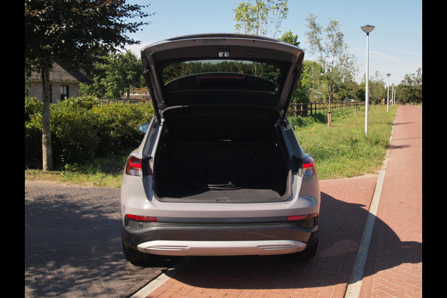 Audi Q4 e-tron 35 Launch edition S Competition 55 kWh | Camera | Apple Carplay | Cruise Control | Head-up display |