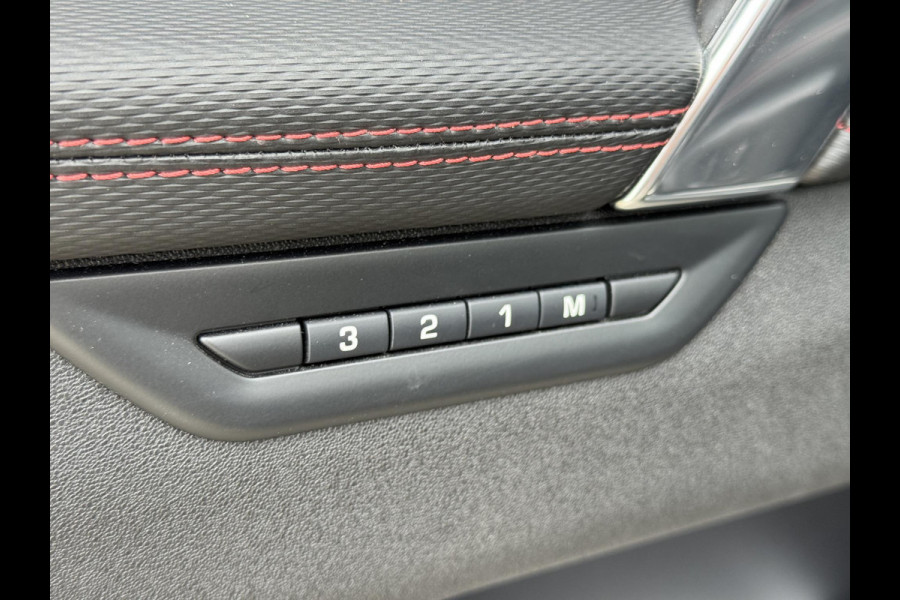 Land Rover Discovery Sport P300e R-Dynamic SE