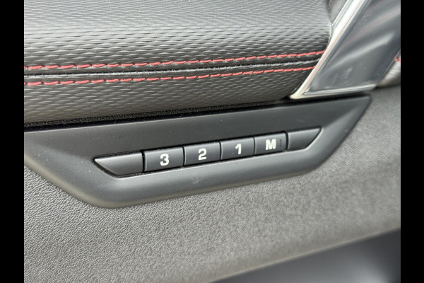 Land Rover Discovery Sport P300e R-Dynamic SE