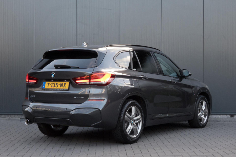 BMW X1 SDrive18i High Executive M-PAKKET | ADAPTIEVE CRUISE CONTROL | TREKHAAK | HEAD UP DISPLAY