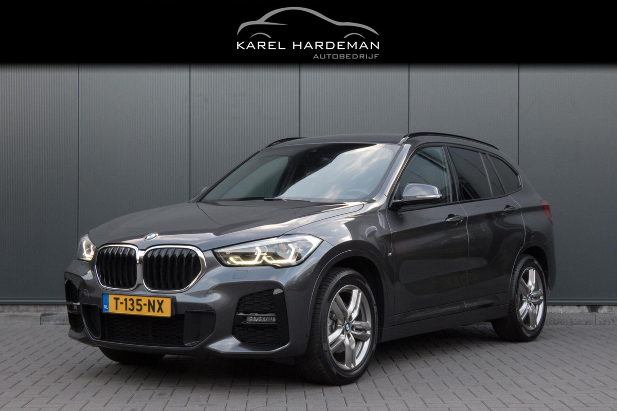 BMW X1 SDrive18i High Executive M-PAKKET | ADAPTIEVE CRUISE CONTROL | TREKHAAK | HEAD UP DISPLAY