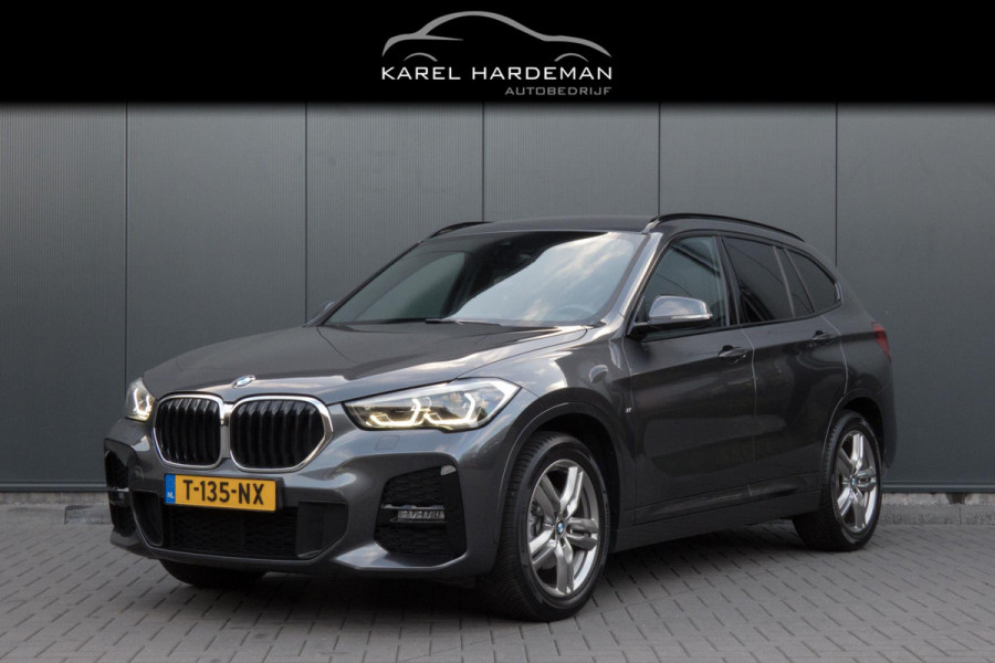 BMW X1 SDrive18i High Executive M-PAKKET | ADAPTIEVE CRUISE CONTROL | TREKHAAK | HEAD UP DISPLAY