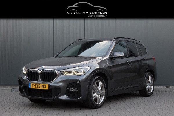 BMW X1 SDrive18i High Executive M-PAKKET | ADAPTIEVE CRUISE CONTROL | TREKHAAK | HEAD UP DISPLAY