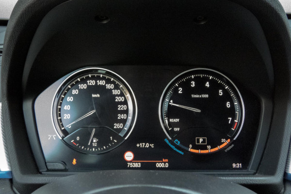 BMW X1 SDrive18i High Executive M-PAKKET | ADAPTIEVE CRUISE CONTROL | TREKHAAK | HEAD UP DISPLAY