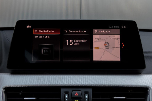 BMW X1 SDrive18i High Executive M-PAKKET | ADAPTIEVE CRUISE CONTROL | TREKHAAK | HEAD UP DISPLAY