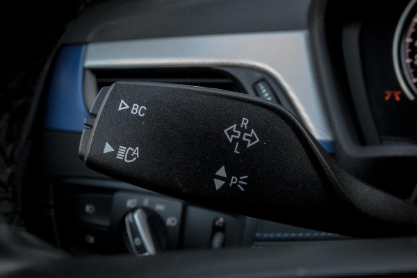 BMW X1 SDrive18i High Executive M-PAKKET | ADAPTIEVE CRUISE CONTROL | TREKHAAK | HEAD UP DISPLAY