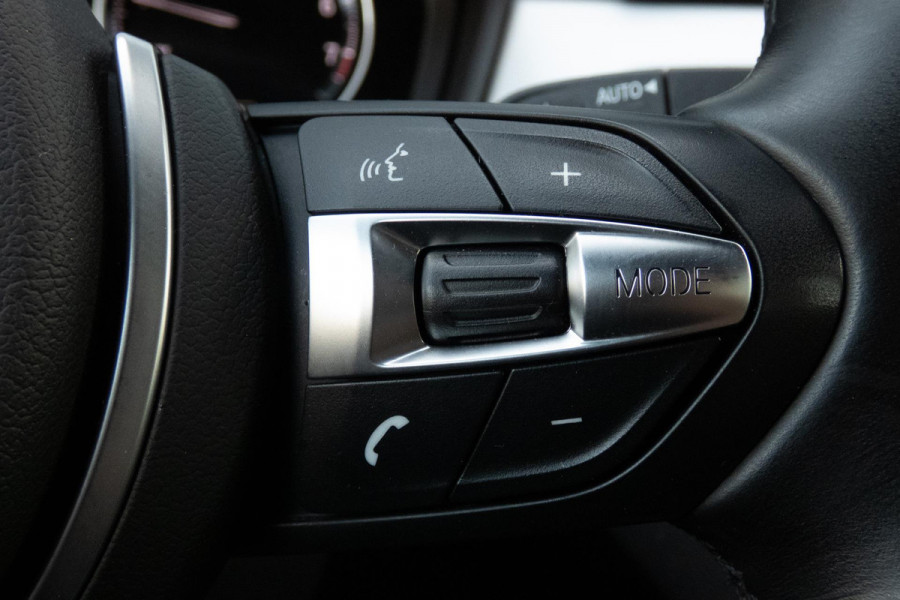 BMW X1 SDrive18i High Executive M-PAKKET | ADAPTIEVE CRUISE CONTROL | TREKHAAK | HEAD UP DISPLAY
