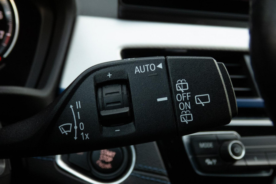 BMW X1 SDrive18i High Executive M-PAKKET | ADAPTIEVE CRUISE CONTROL | TREKHAAK | HEAD UP DISPLAY