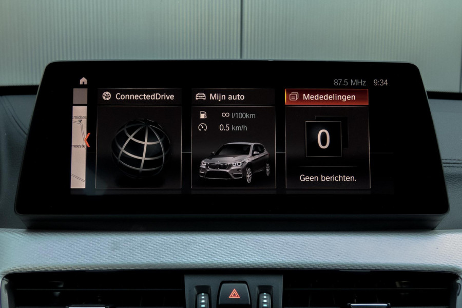 BMW X1 SDrive18i High Executive M-PAKKET | ADAPTIEVE CRUISE CONTROL | TREKHAAK | HEAD UP DISPLAY