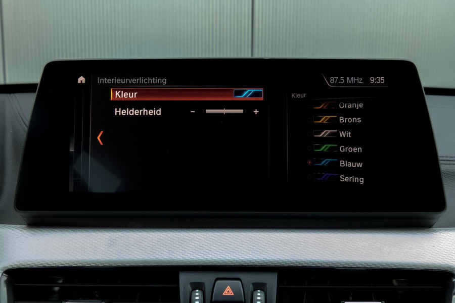 BMW X1 SDrive18i High Executive M-PAKKET | ADAPTIEVE CRUISE CONTROL | TREKHAAK | HEAD UP DISPLAY