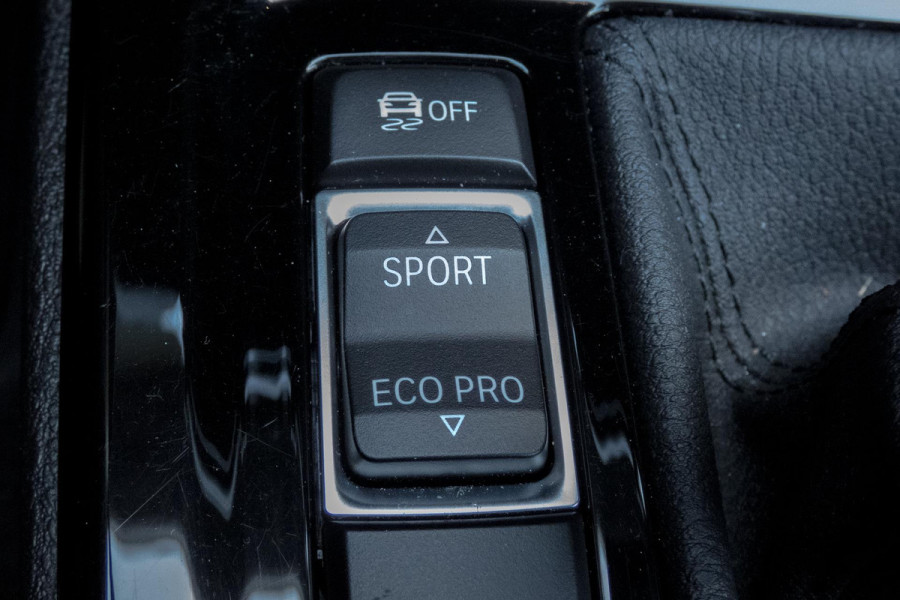 BMW X1 SDrive18i High Executive M-PAKKET | ADAPTIEVE CRUISE CONTROL | TREKHAAK | HEAD UP DISPLAY