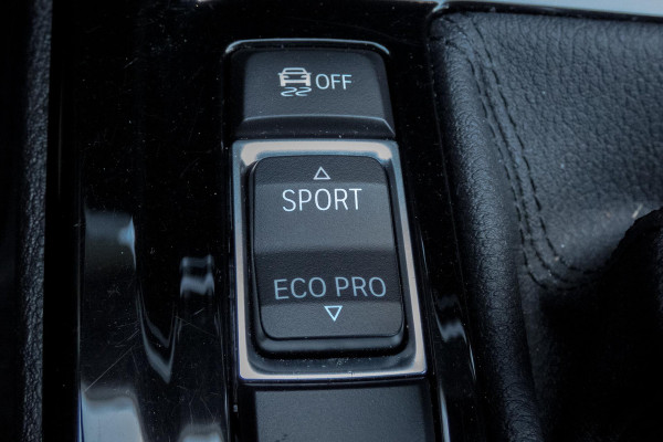 BMW X1 SDrive18i High Executive M-PAKKET | ADAPTIEVE CRUISE CONTROL | TREKHAAK | HEAD UP DISPLAY