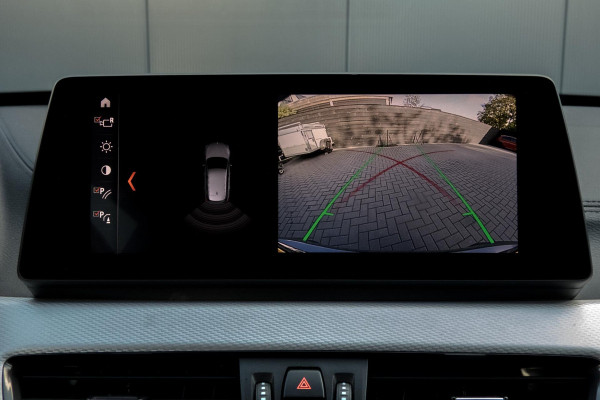 BMW X1 SDrive18i High Executive M-PAKKET | ADAPTIEVE CRUISE CONTROL | TREKHAAK | HEAD UP DISPLAY