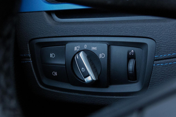 BMW X1 SDrive18i High Executive M-PAKKET | ADAPTIEVE CRUISE CONTROL | TREKHAAK | HEAD UP DISPLAY