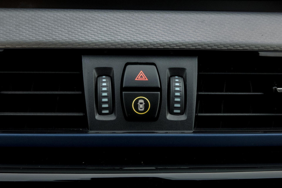 BMW X1 SDrive18i High Executive M-PAKKET | ADAPTIEVE CRUISE CONTROL | TREKHAAK | HEAD UP DISPLAY