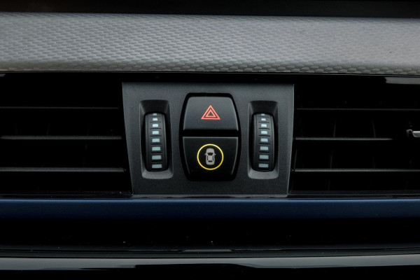 BMW X1 SDrive18i High Executive M-PAKKET | ADAPTIEVE CRUISE CONTROL | TREKHAAK | HEAD UP DISPLAY