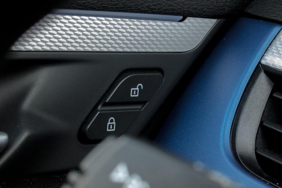 BMW X1 SDrive18i High Executive M-PAKKET | ADAPTIEVE CRUISE CONTROL | TREKHAAK | HEAD UP DISPLAY