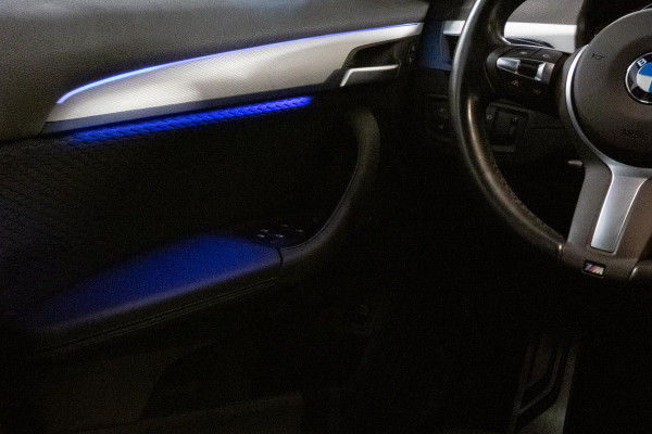 BMW X1 SDrive18i High Executive M-PAKKET | ADAPTIEVE CRUISE CONTROL | TREKHAAK | HEAD UP DISPLAY