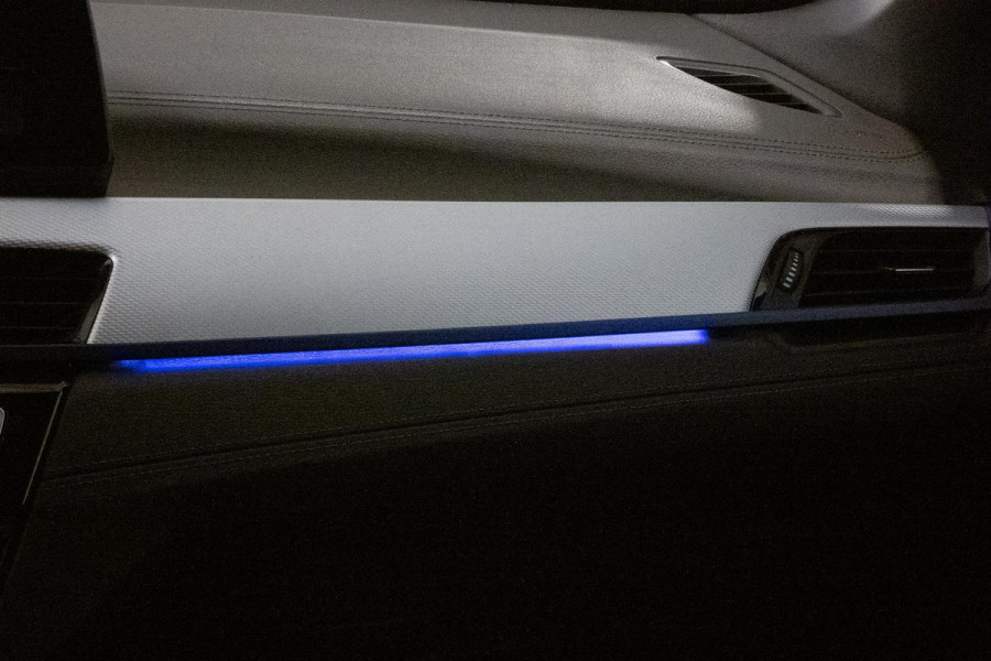 BMW X1 SDrive18i High Executive M-PAKKET | ADAPTIEVE CRUISE CONTROL | TREKHAAK | HEAD UP DISPLAY