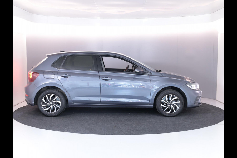 Volkswagen Polo 1.0 TSI Life 95 pk Automaat (DSG) | Verlengde garantie | Navigatie | Parkeersensoren | Achteruitrijcamera | Adaptieve cruise control | Stoelverwarming |