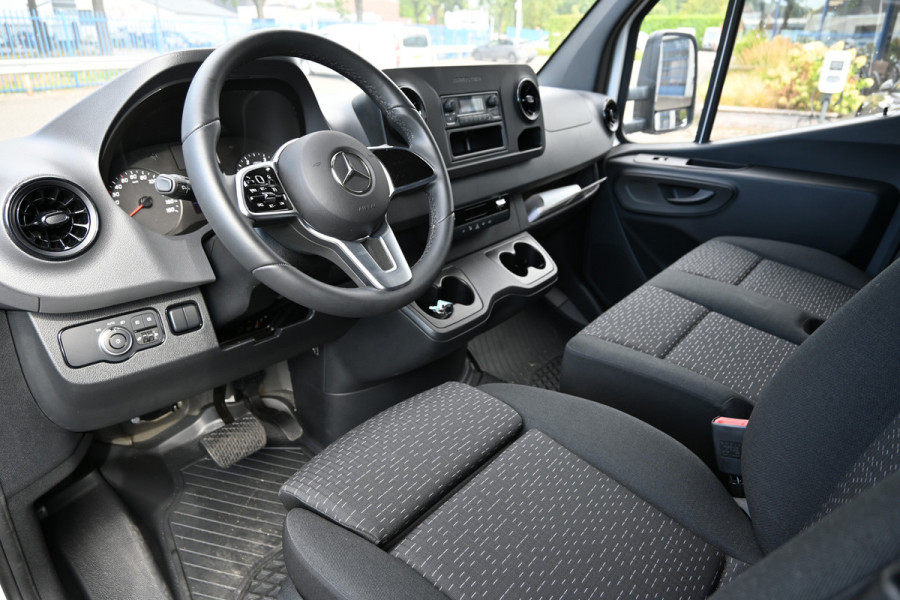 Mercedes-Benz Sprinter 319 CDI L3 Bakwagen met Dhollandia laadklep Geveerde stoel, Cruise control Laadbak met laadklep, zijdeur