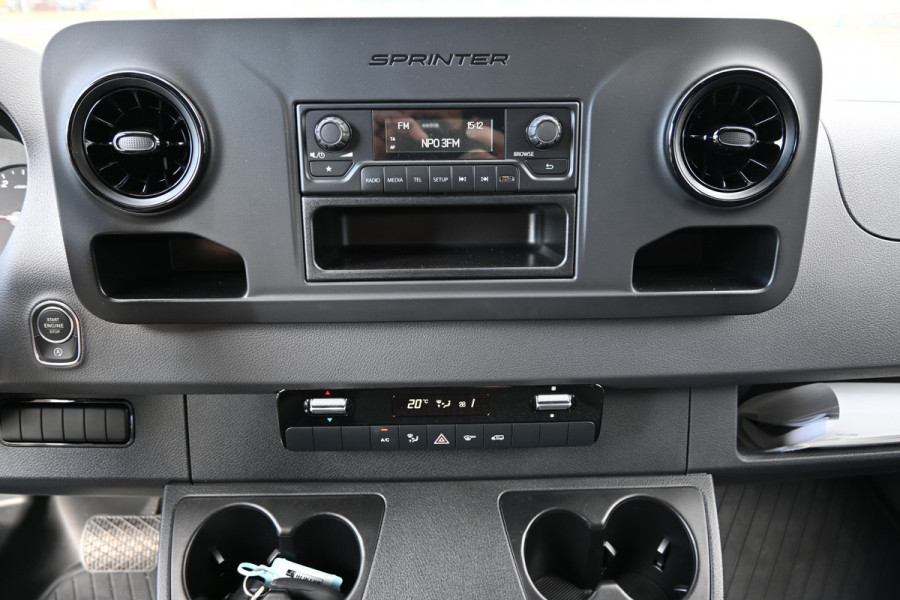Mercedes-Benz Sprinter 319 CDI L3 Bakwagen met Dhollandia laadklep Geveerde stoel, Cruise control Laadbak met laadklep, zijdeur