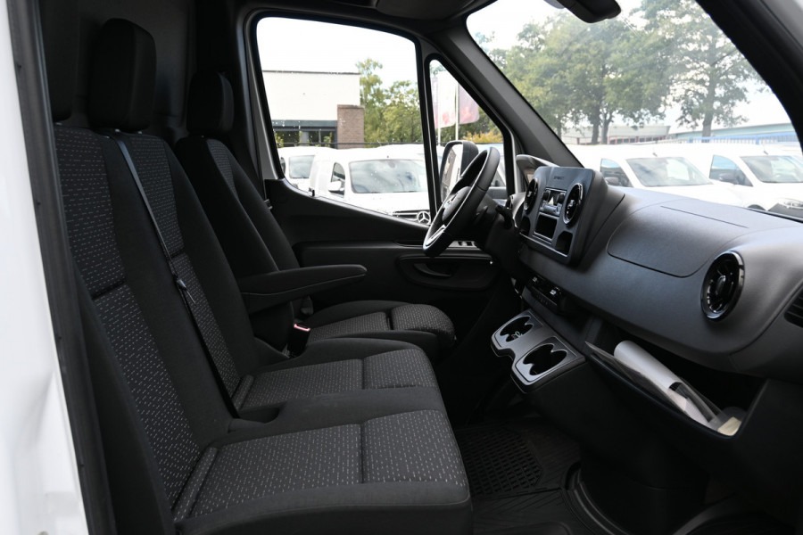 Mercedes-Benz Sprinter 319 CDI L3 Bakwagen met Dhollandia laadklep Geveerde stoel, Cruise control Laadbak met laadklep, zijdeur