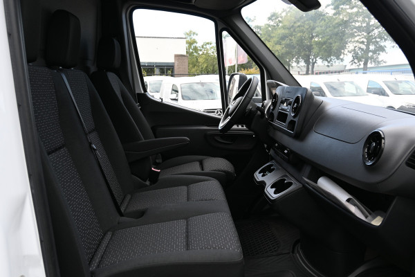 Mercedes-Benz Sprinter 319 CDI L3 Bakwagen met Dhollandia laadklep Geveerde stoel, Cruise control Laadbak met laadklep, zijdeur