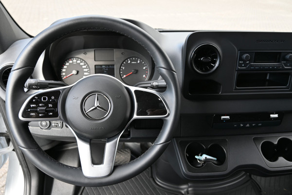 Mercedes-Benz Sprinter 319 CDI L3 Bakwagen met Dhollandia laadklep Geveerde stoel, Cruise control Laadbak met laadklep, zijdeur